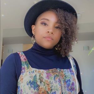 Meet your Posher, Maya